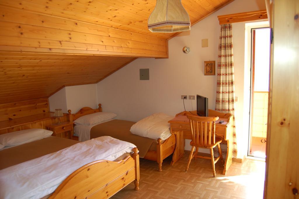 Hotel MILLEFIORI Vigo di Fassa Zimmer foto