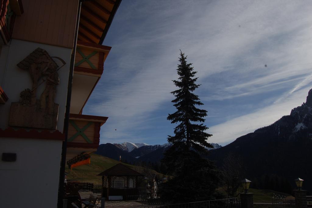 Hotel MILLEFIORI Vigo di Fassa Zimmer foto